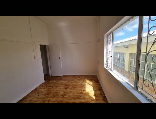 350M² BUILDING TO LET IN WOODSTOCK
